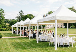 Toile sur mesure pour tonnelle évènementielle