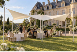 Voile d’ombrage autoportante TWIST 7 × 5 m avec mâts