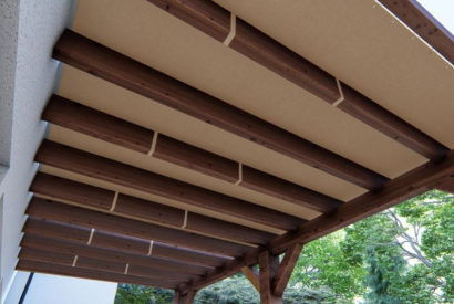 Configurer une toile sur mesure pour pergola bois en 4 étapes